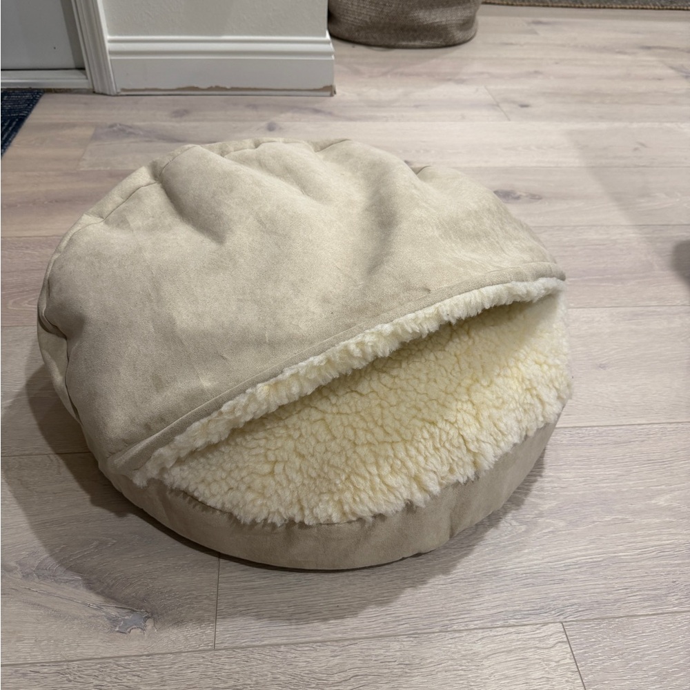 Pottery Barn Tan and Cream Dog Clam Shell Bed
